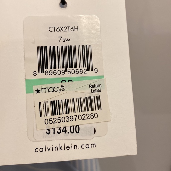 Calvin Klein - Picture 3 of 4